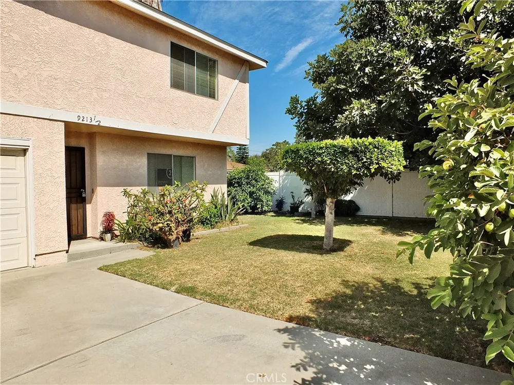 9213 Cedar Bellflower, CA 90706