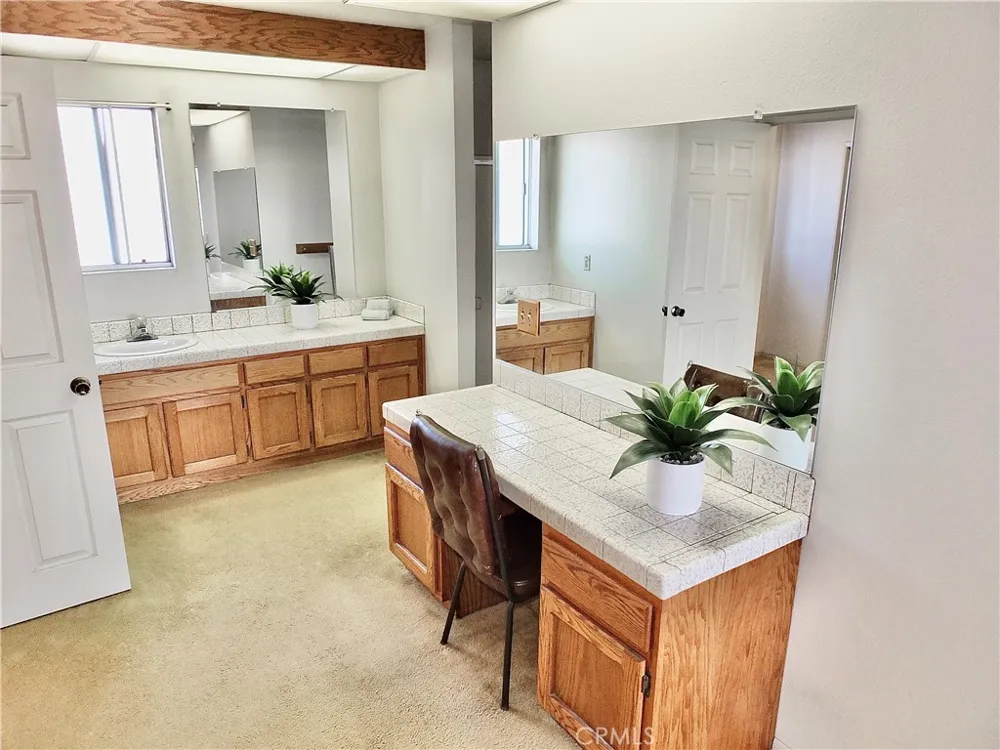 9213 Cedar Bellflower, CA 90706