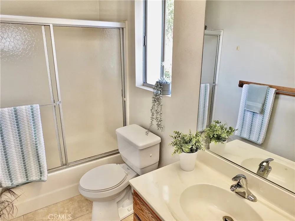 9213 Cedar Bellflower, CA 90706