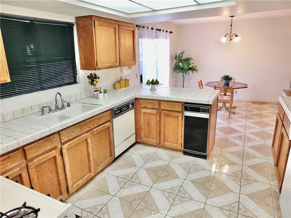 9213 Cedar Bellflower, CA 90706