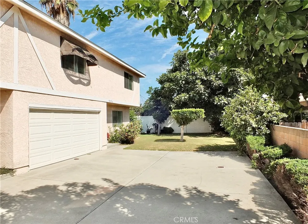 9213 Cedar Bellflower, CA 90706