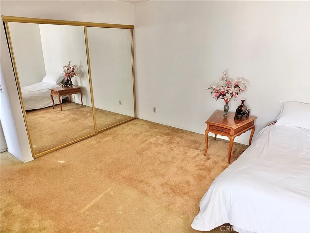9213 Cedar Bellflower, CA 90706