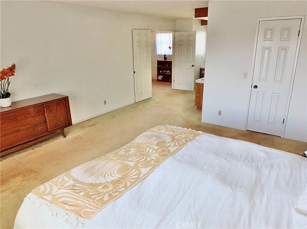 9213 Cedar Bellflower, CA 90706