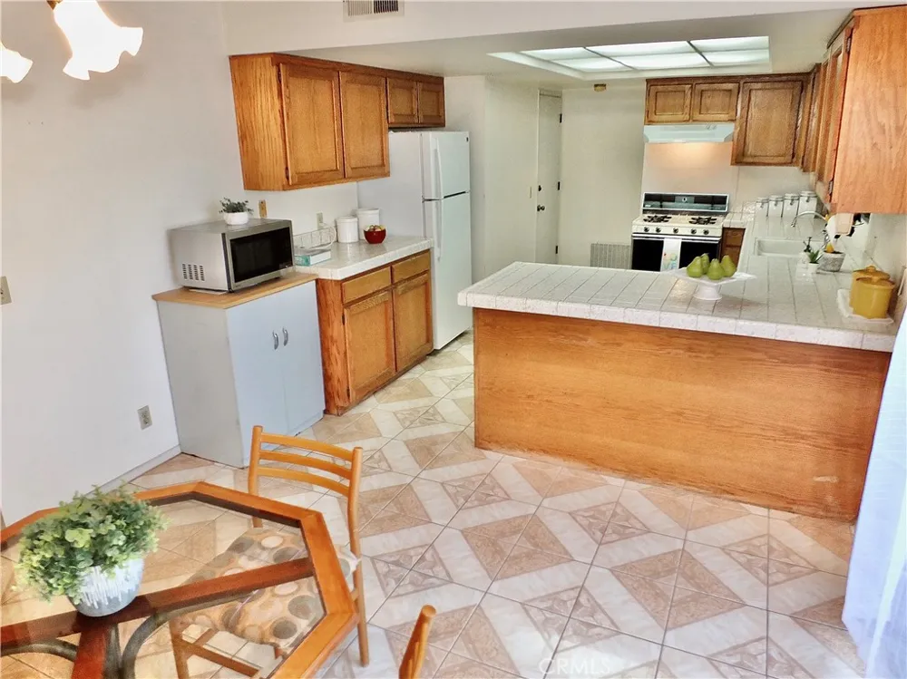 9213 Cedar Bellflower, CA 90706