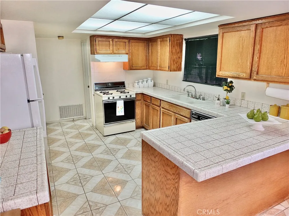 9213 Cedar Bellflower, CA 90706
