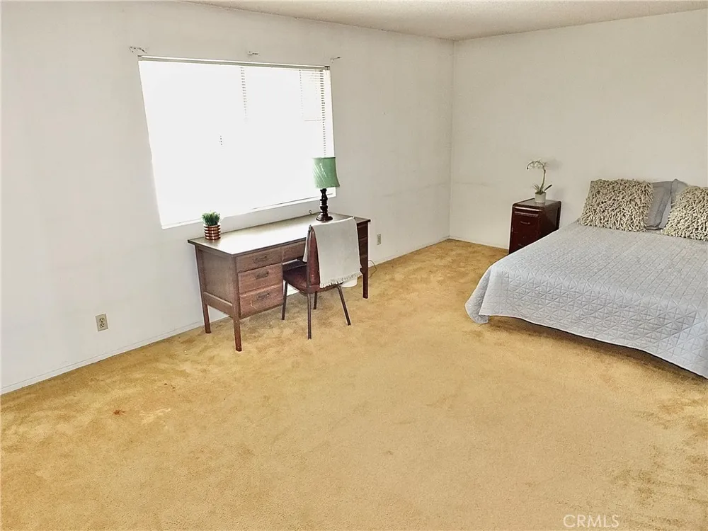 9213 Cedar Bellflower, CA 90706