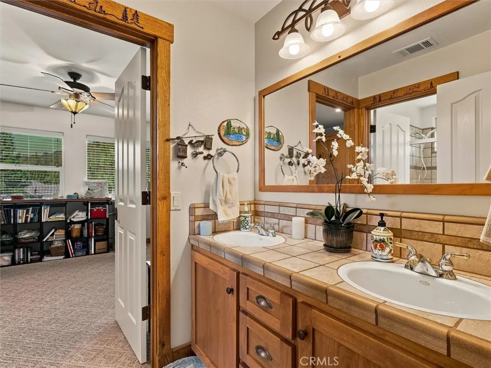 39771 S Cedar Vista Circle S Bass Lake, CA 93644