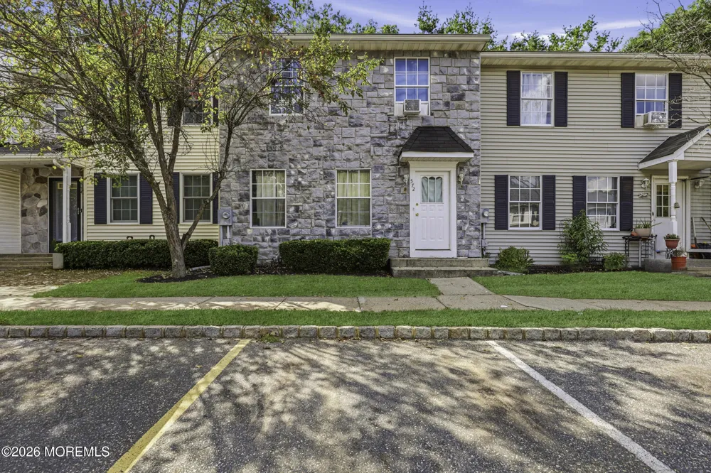572 Davids Court Lakewood, NJ 08701