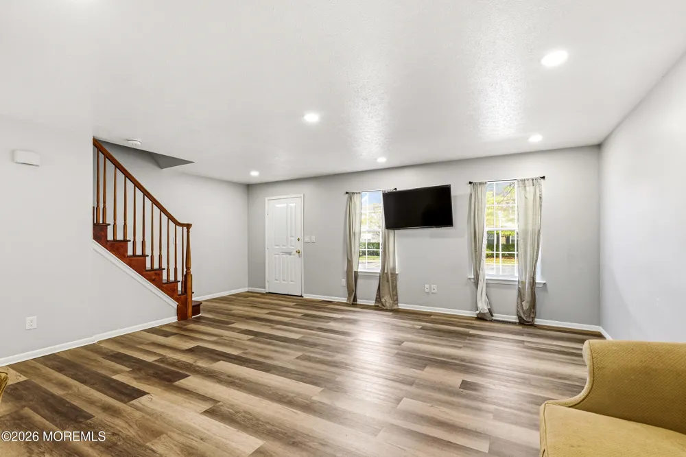 572 Davids Court Lakewood, NJ 08701