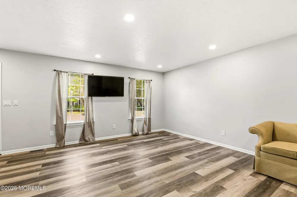 572 Davids Court Lakewood, NJ 08701
