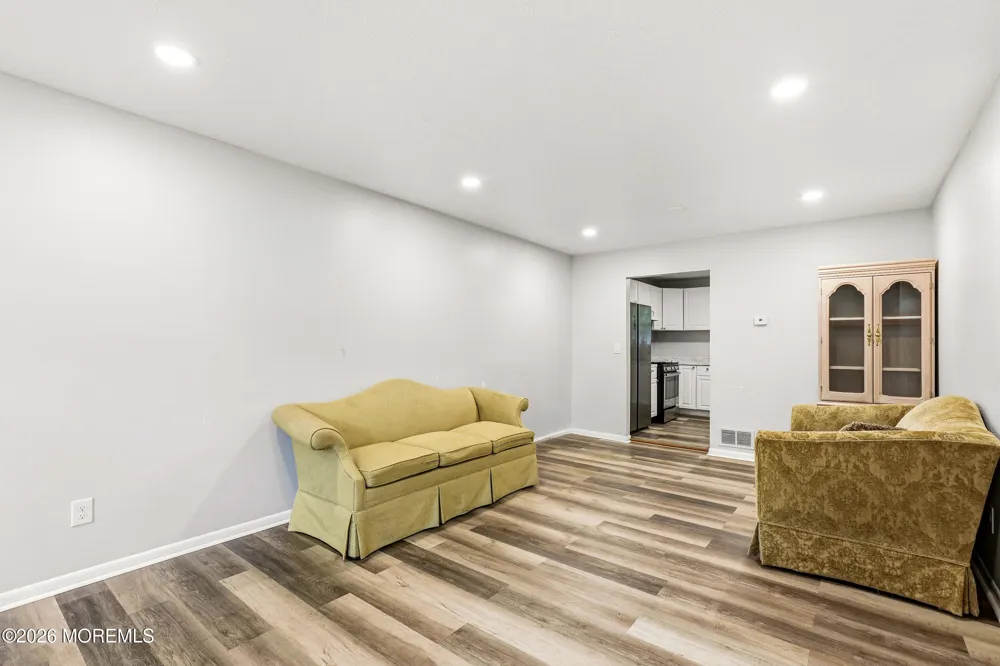 572 Davids Court Lakewood, NJ 08701