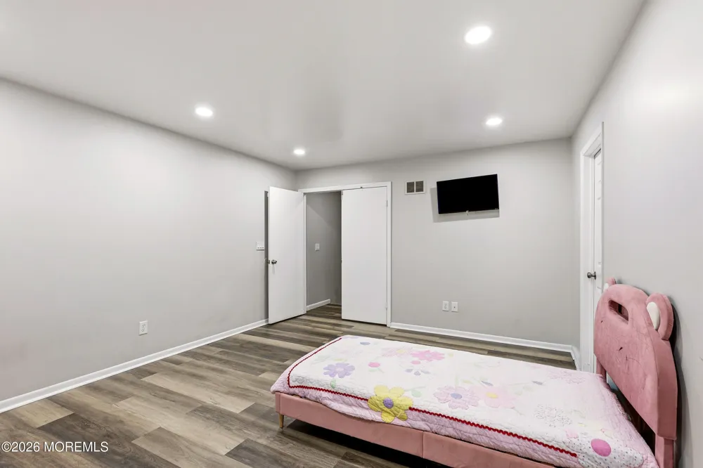 572 Davids Court Lakewood, NJ 08701