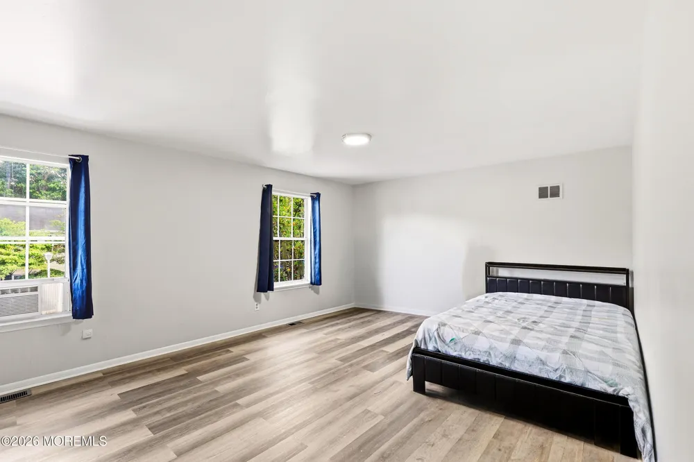 572 Davids Court Lakewood, NJ 08701