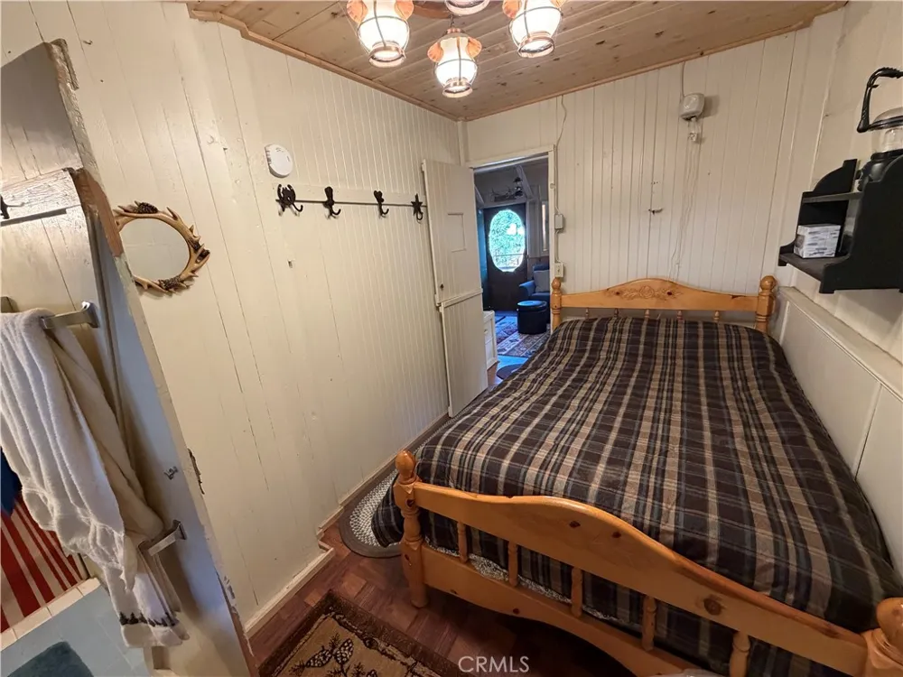 16 South Fork Road Angelus Oaks, CA 92305
