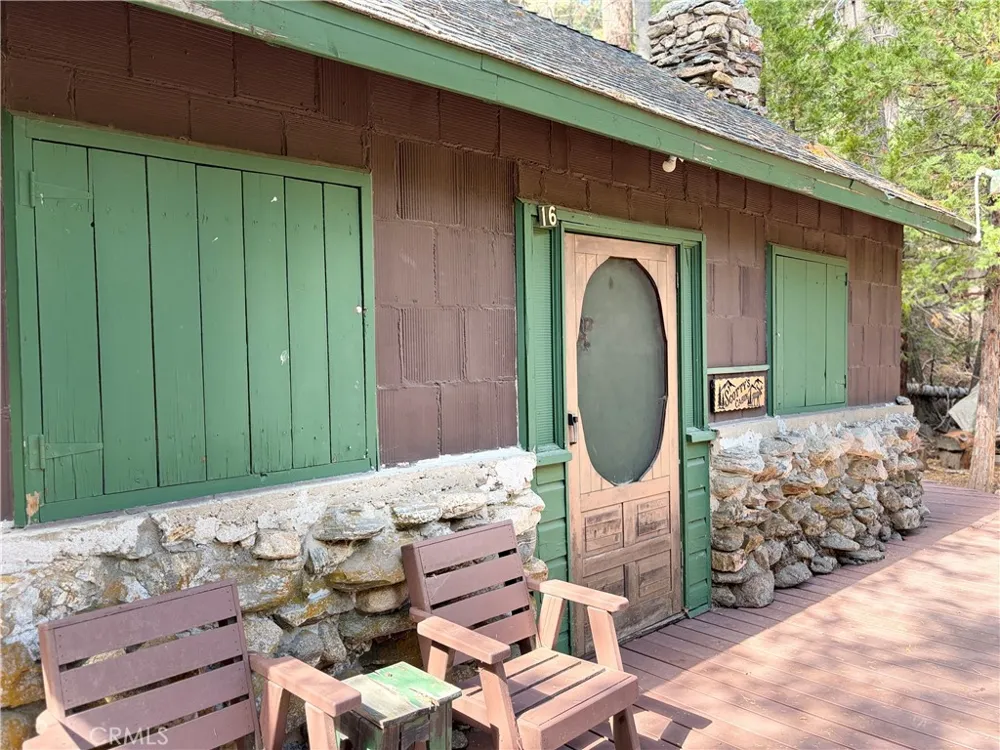 16 South Fork Road Angelus Oaks, CA 92305