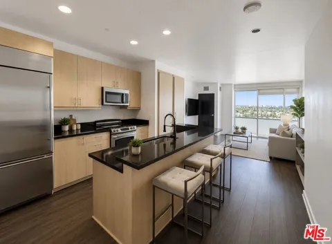 8601 Wilshire Blvd #902