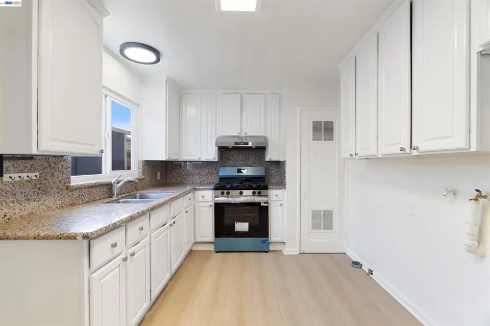 1006 72nd Ave Oakland, CA 94621