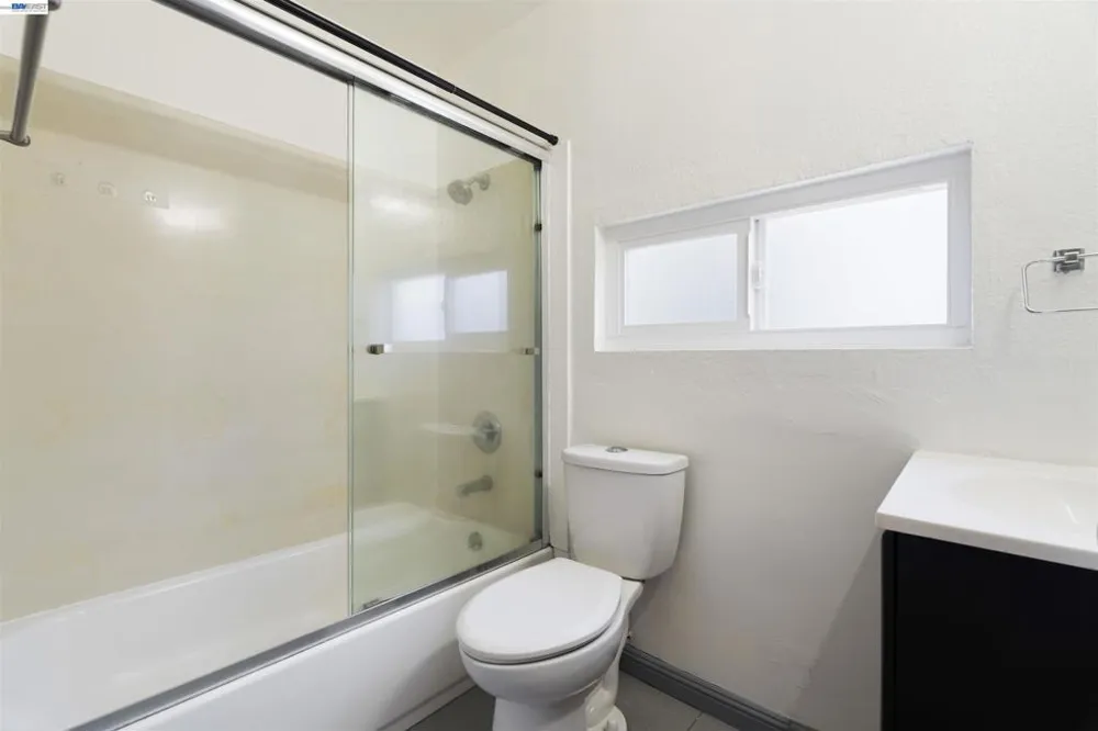 1006 72nd Ave Oakland, CA 94621