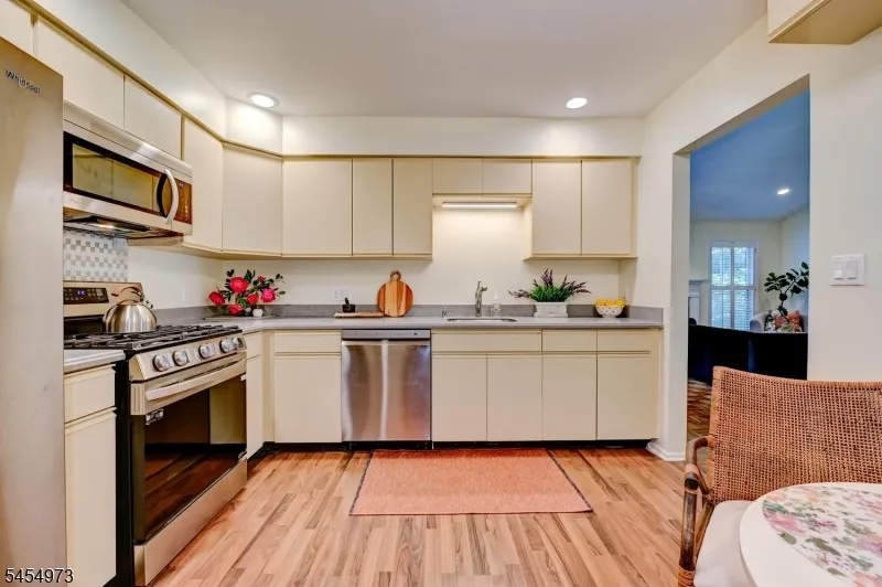 226 Crescenzi Ct West Orange, NJ 07052
