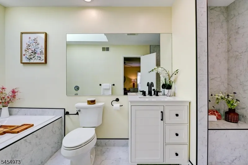 226 Crescenzi Ct West Orange, NJ 07052