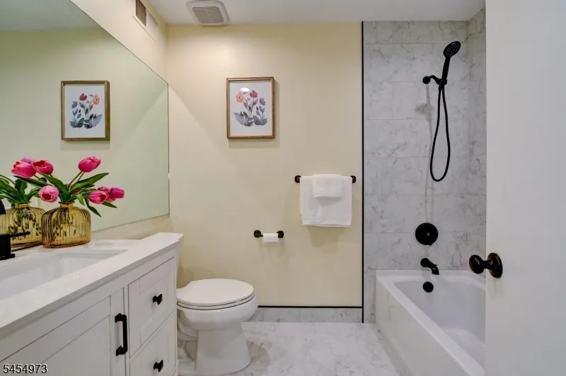 226 Crescenzi Ct West Orange, NJ 07052