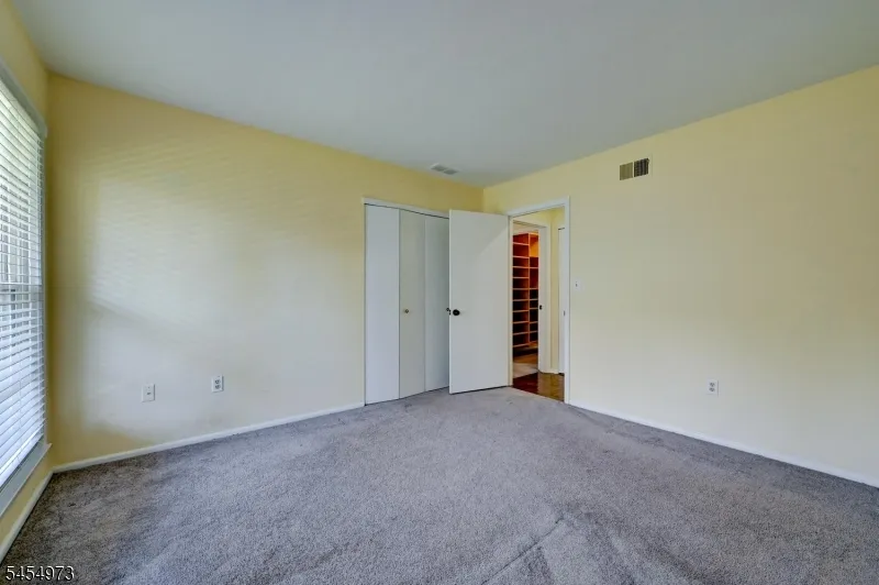226 Crescenzi Ct West Orange, NJ 07052