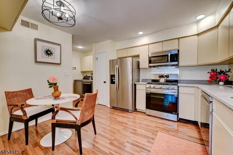 226 Crescenzi Ct West Orange, NJ 07052