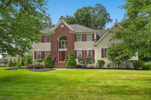17 Burniston Ct