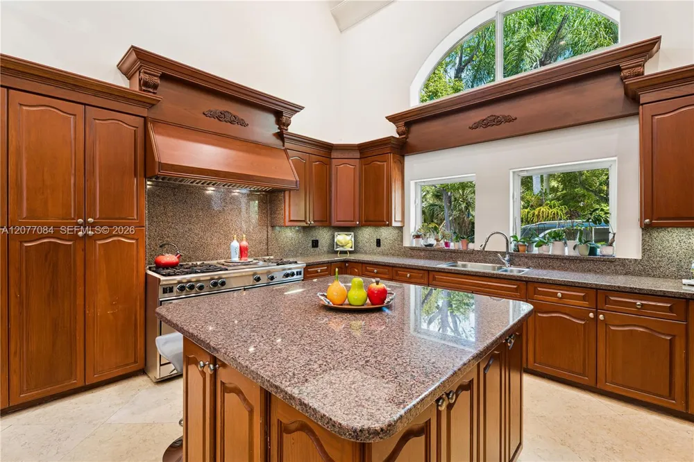 6600 SW 111th St Pinecrest, FL 33156