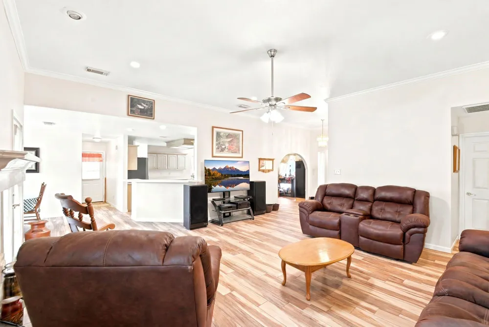 2203 Shouse Road Santa Fe, TX 77510