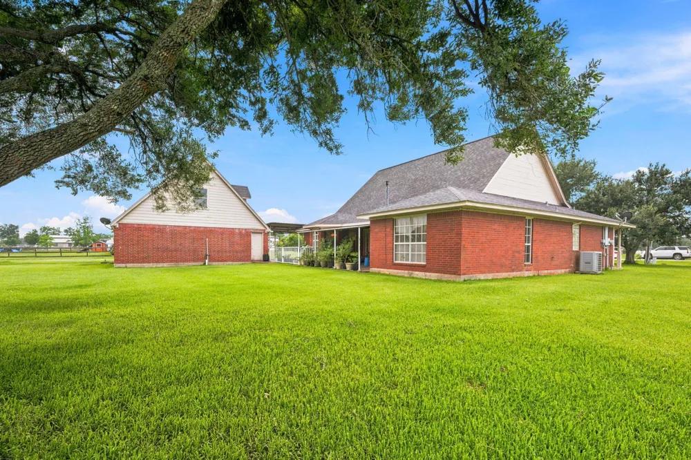 2203 Shouse Road Santa Fe, TX 77510