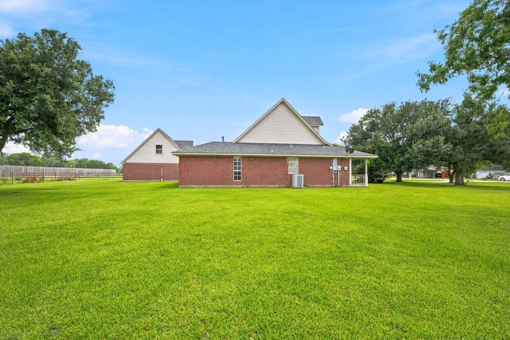 2203 Shouse Road Santa Fe, TX 77510