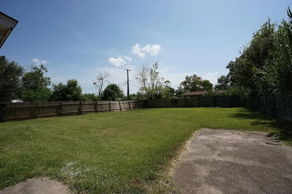 306 Center Way Street Lake Jackson, TX 77566
