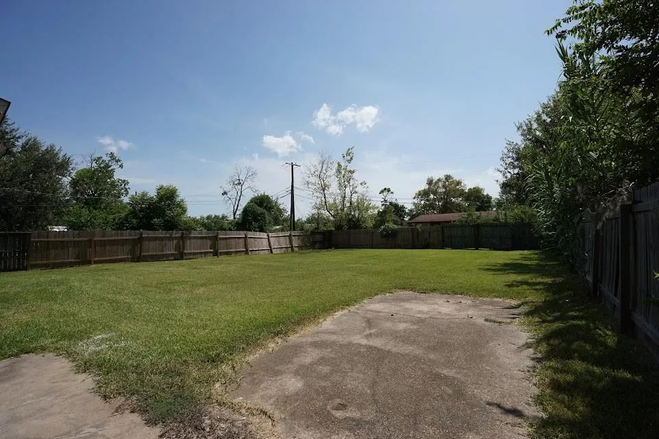 306 Center Way Street Lake Jackson, TX 77566
