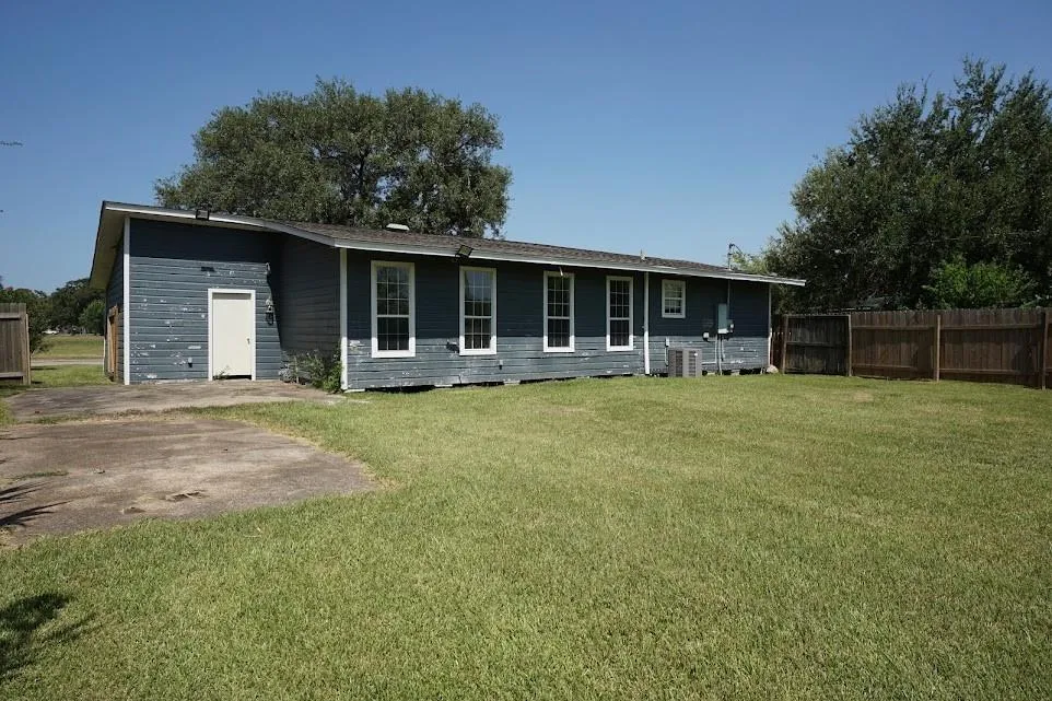 306 Center Way Street Lake Jackson, TX 77566