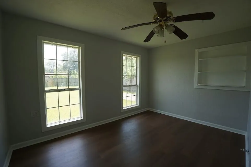306 Center Way Street Lake Jackson, TX 77566