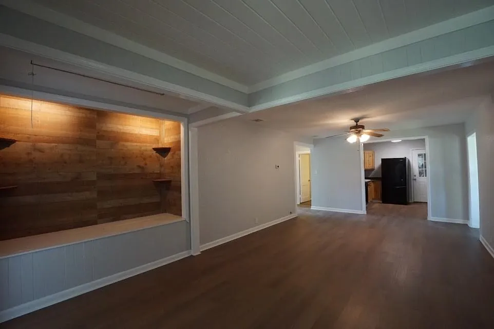 306 Center Way Street Lake Jackson, TX 77566