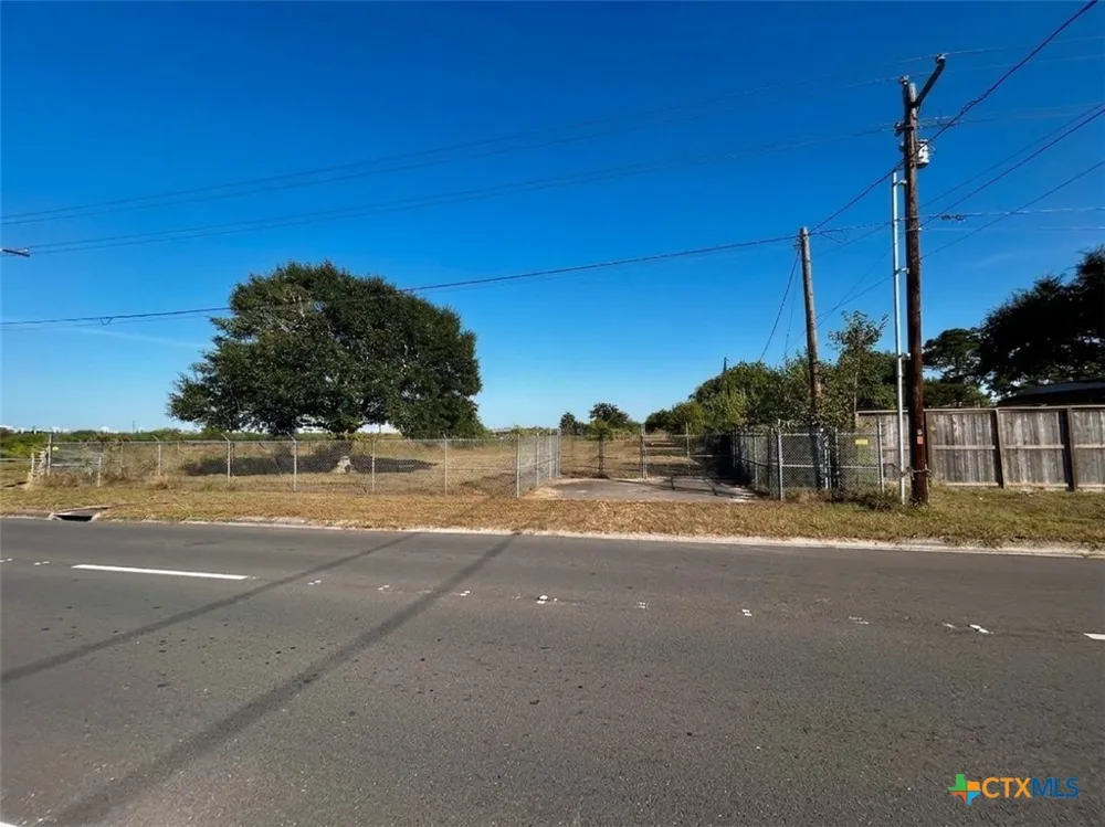 2205 Salem Road Victoria, TX 77904