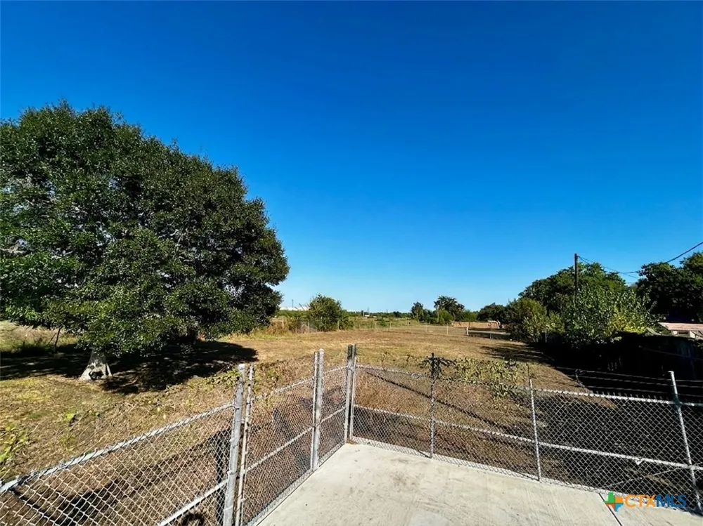 2205 Salem Road Victoria, TX 77904