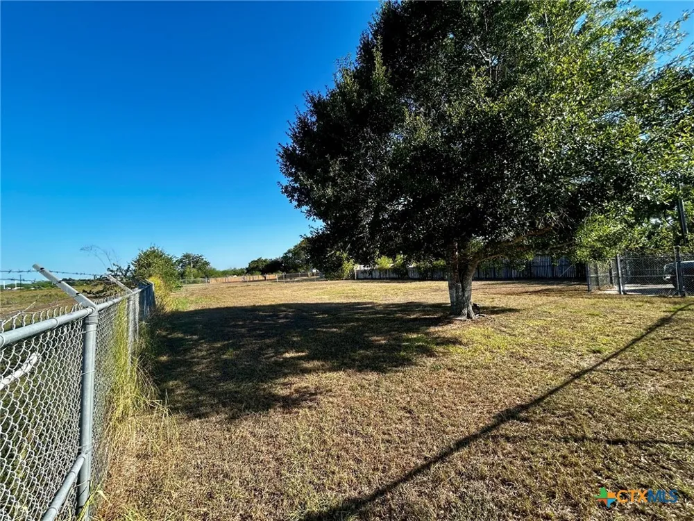 2205 Salem Road Victoria, TX 77904