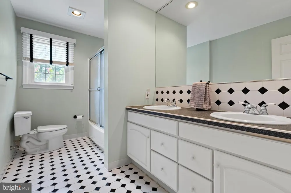 805 ROCK LANE Newark, DE 19713