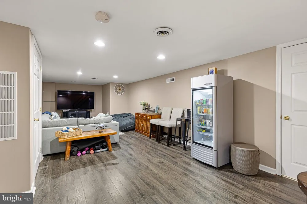 805 ROCK LANE Newark, DE 19713