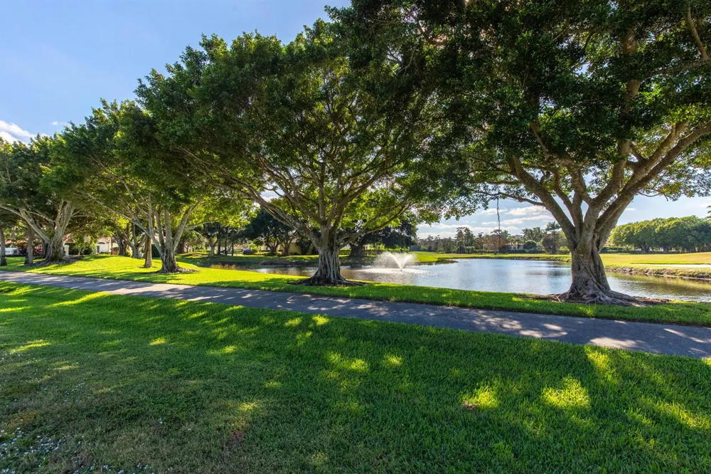 11267 Pond View B102 Drive #B102 Wellington, FL 33414