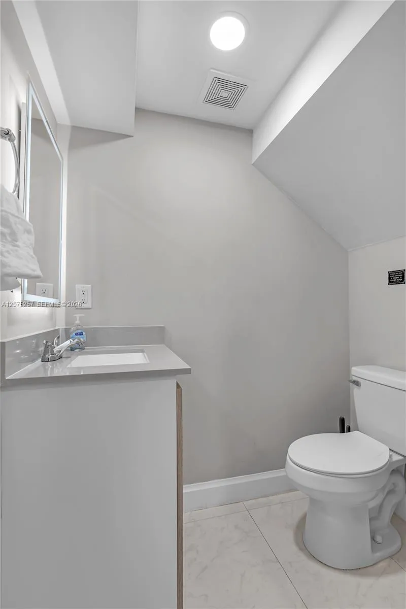 507 NW 8th Ave #2 Fort Lauderdale, FL 33311