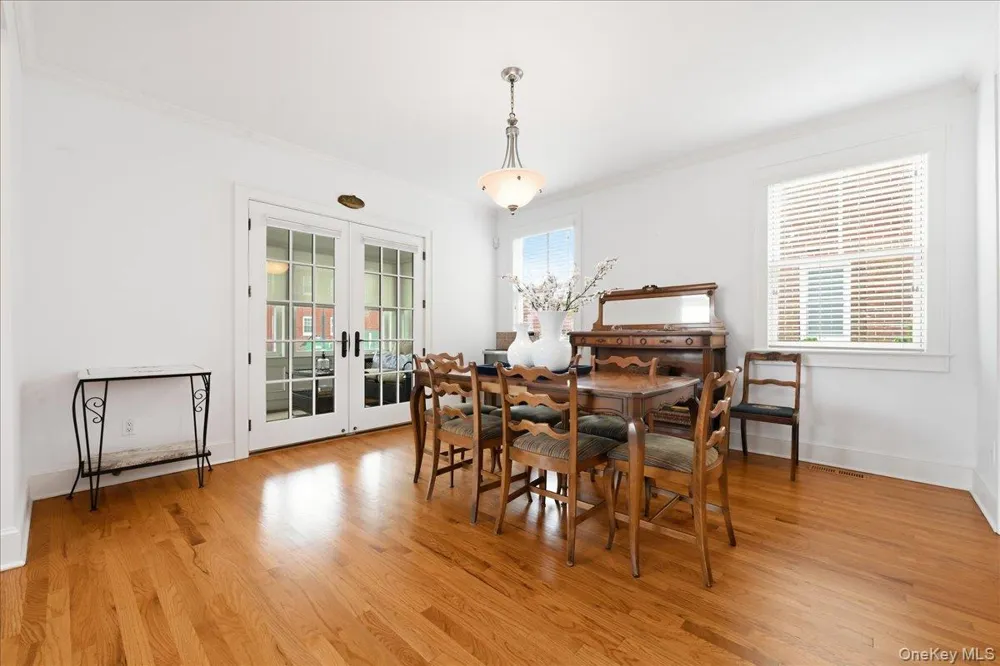 729 W Penn Street Long Beach, NY 11561