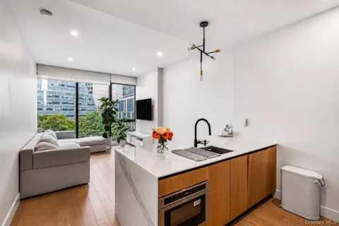 4507 Court Square #4B