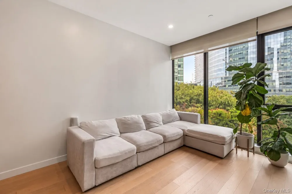 4507 Court Square #4B Long Island City, NY 11101