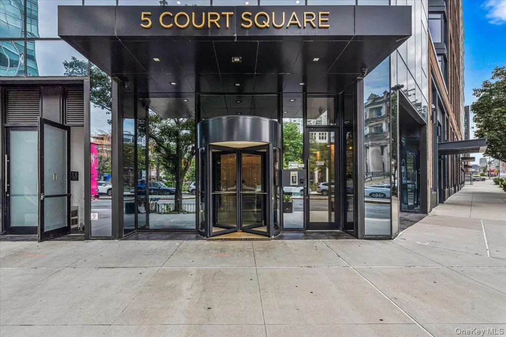4507 Court Square #4B Long Island City, NY 11101