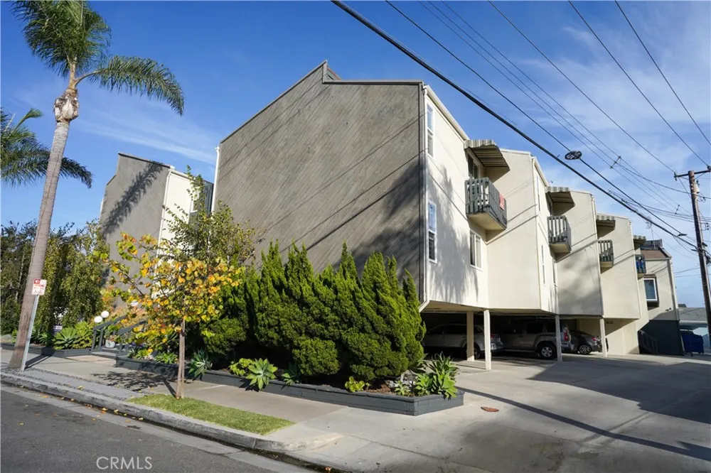 320 12th Street #12 Seal Beach, CA 90740