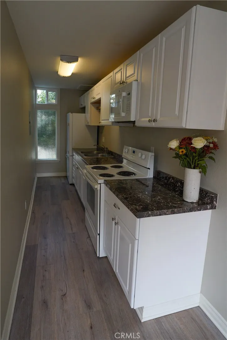 320 12th Street #12 Seal Beach, CA 90740